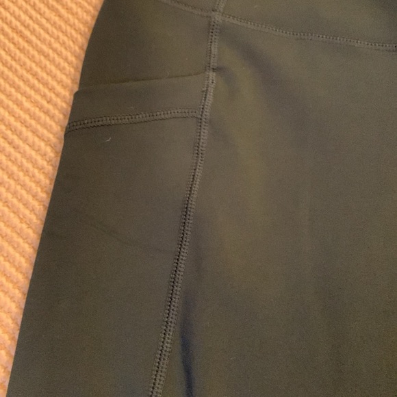 Bundle of 2 pairs of 90 Degree yoga pants, size M, dark green and black - Picture 3 of 4